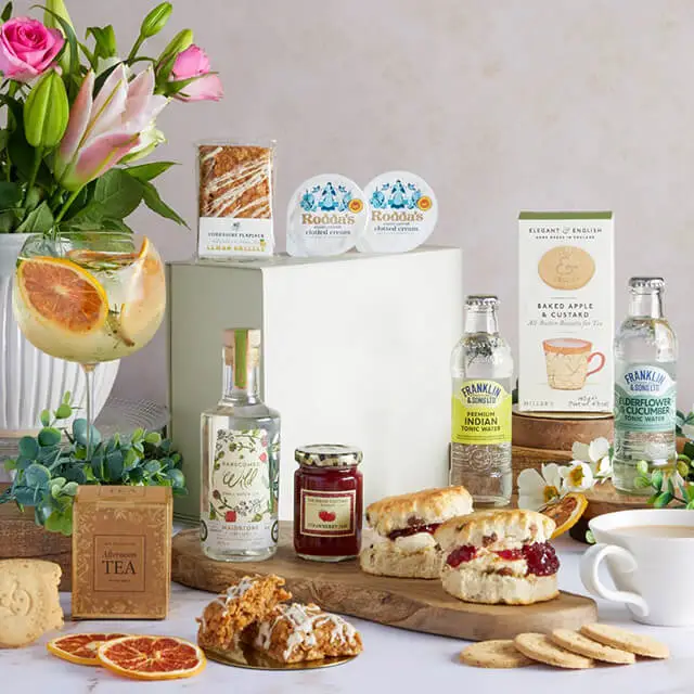 Gin Lovers Cream Tea Hamper - Anniversary